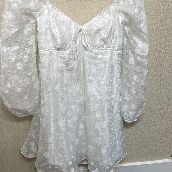 Worn one time! Super cute Lulus white dress size large - Picture 5 of 5
